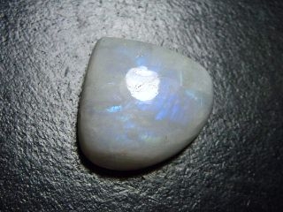 Rainbow Moonstone 43,18 Ct. pear cabochon