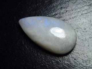 Rainbow Moonstone 26,76 Ct. pear cabochon