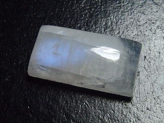 Rainbow Moonstone 20,82 Ct. rectangle cabochon