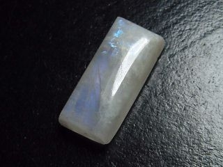 Rainbow Moonstone 30,70 Ct. rectangle cabochon
