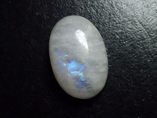 Rainbow Moonstone 29,56 Ct. oval cabochon