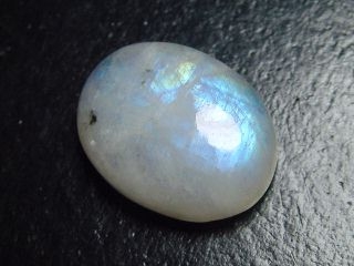 Rainbow Moonstone 21,17 Ct. oval cabochon