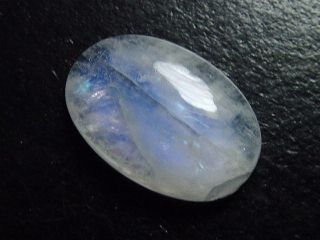 Rainbow Moonstone 16,39 Ct. oval cabochon