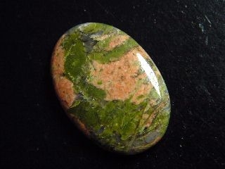 Unakite 24,04 Ct. oval cabochon