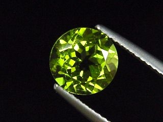 Peridot 2,48 Ct. apple green round Sri Lanka
