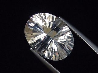 White Quartz 8,01 Ct. oval Brazil concave cut