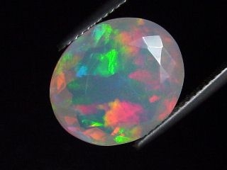 Opal 5,31 Ct. fine quality faceted oval