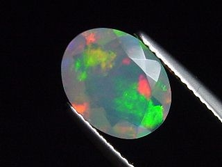 Opal / Edelopal 1,68 Ct. feine Qualität - facettiertes Oval