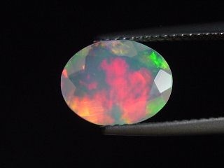 Opal / Edelopal 1,68 Ct. feine Qualität - facettiertes Oval