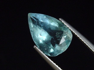 Fluorite 5,04 Ct. intense blueish green pear - Erongo, Namibia