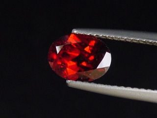 Rhodolite Garnet 1,56 Ct. oval Sri Lanka
