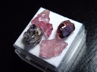 Spinel crystal lot in box - Sri Lanka