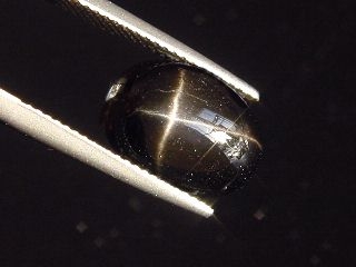 Sterndiopsid / Stern Diopsid 8,89 Ct. feiner Stern Oval