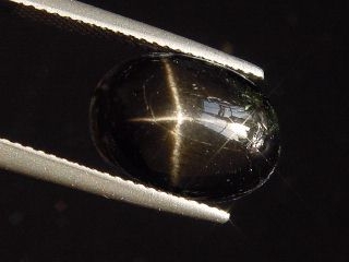 Sterndiopsid / Stern Diopsid 8,70 Ct. feiner Stern Oval