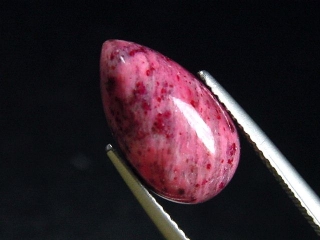 Thulite 5,27 Ct. cabochon - Lom, Norway
