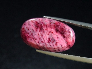 Thulit 13,32 Ct. Oval Cabochon - Lom, Norwegen