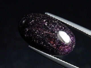 Sugilit 9,31 Ct. Oval Cabochon - Wessels mine, Kuruman, Südafrika