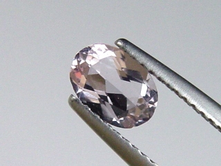 Petschite / violet Skapolite 0,63 Ct. oval Tanzania