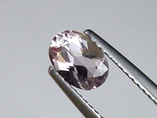 Petschite / violet Skapolite 0,67 Ct. oval Tanzania