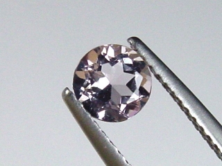 Petschite / violet Skapolite 0,59 Ct. round Tanzania