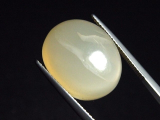 Mondstein 21,60 Ct. Oval Cabochon 18,5 x 15 mm