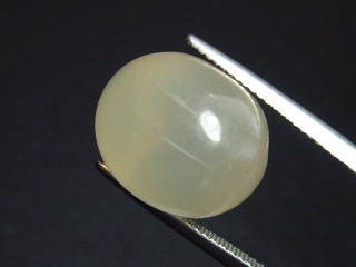 Mondstein 18,61 Ct. Oval Cabochon 16 x 13 mm