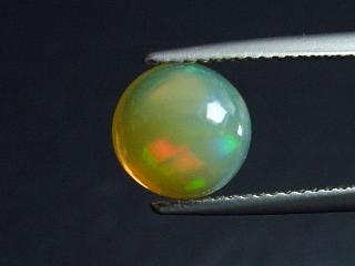 Opal / Edelopal 1,95 Ct. buntes Farbenspiel - Rund Cabochon
