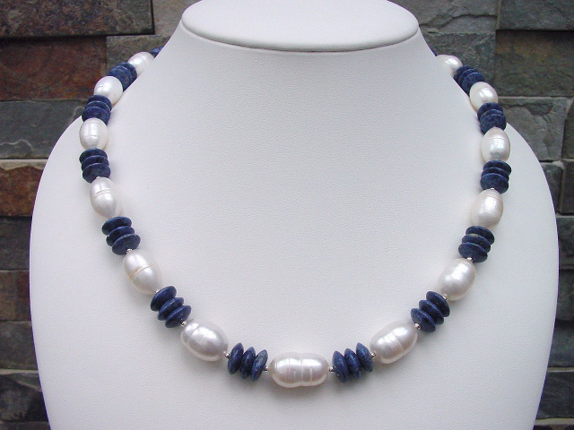 Barockperlen Collier 352,40 Ct. modern mit Sodalit 52 cm