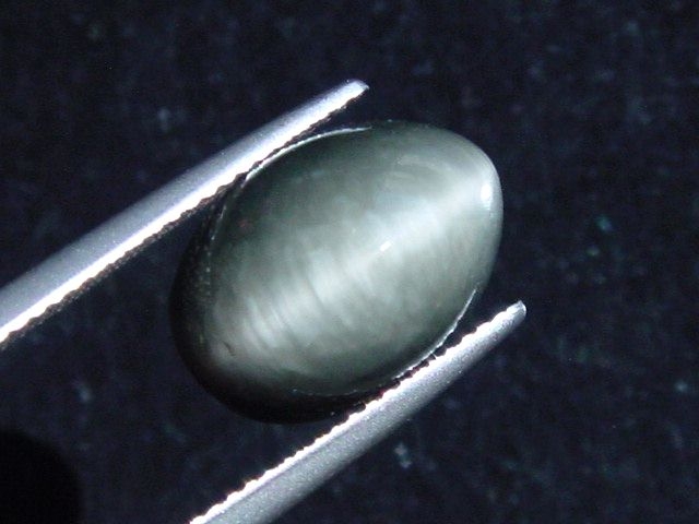 Quartz cat's eye 7,72 Ct. oval cabochon