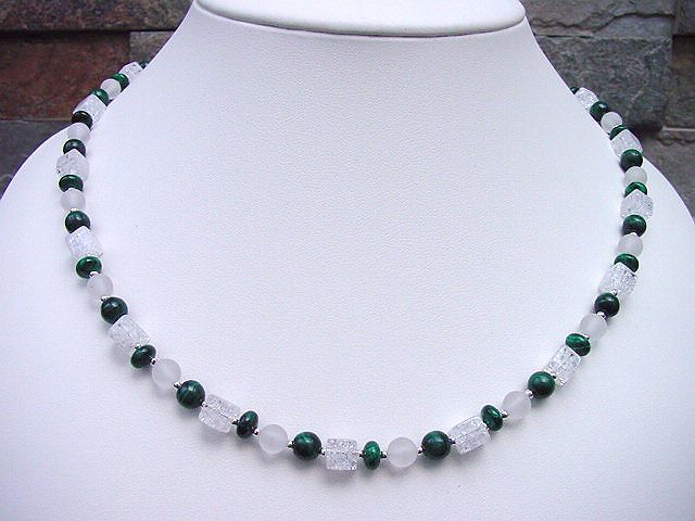 Malachitkette 145,50 Ct. modern mit Bergkristall Würfeln und Kugeln 50 cm