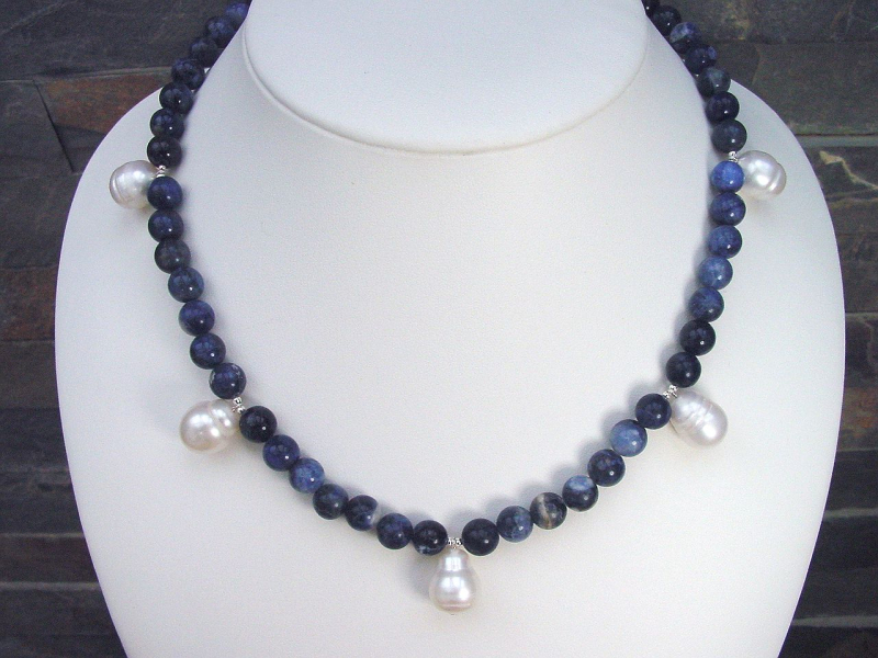 Sodalit Kette 230,30 Ct. blaue Kugeln mit Barockperlen 46 - 47,5 cm