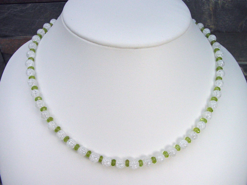 Bergkristallkette mit Peridot 113,50 Ct. modernes Design 46 - 49 cm