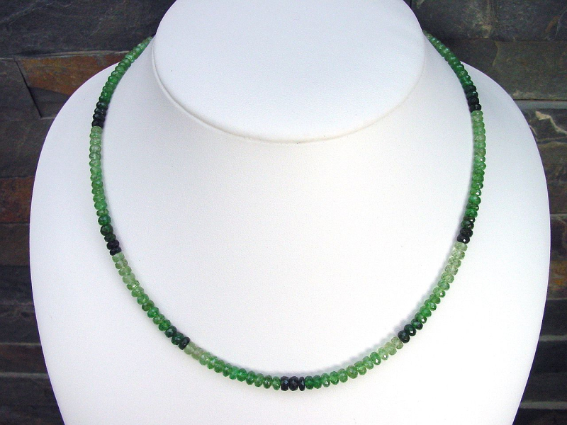 Tsavoritkette 89,80 Ct. feine grüne Tsavorit Granat Kette 46 - 49 cm