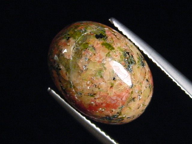 Unakite 9,65 Ct. oval cabochon 16 x 12 mm