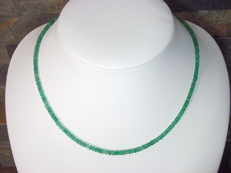 Smaragdkette 47,80 Ct. feinste facettierte Smaragd Kette 45,5 - 48 cm