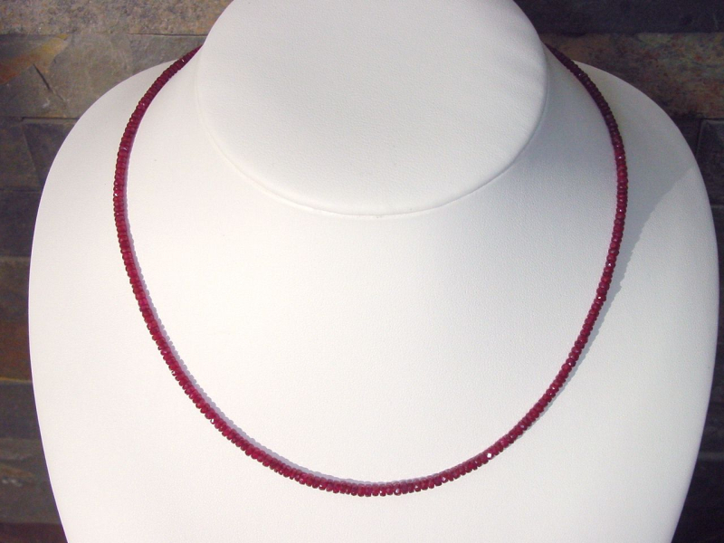 Rubinkette 50,90 Ct. feinste rote Farbe facettiert 46 - 49 cm