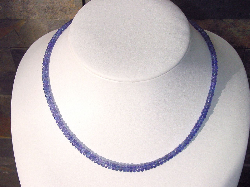 Tansanitkette 86,70 Ct. feine Qualität facettiert 44 - 47 cm