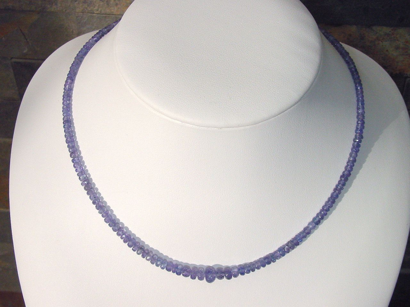 Tansanitkette 69,10 Ct. feine Qualität facettiert 45 - 48 cm