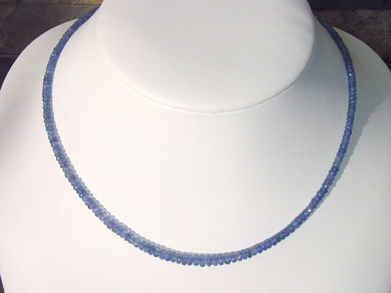 Sapphire necklace 65,50 Ct. blue faceted