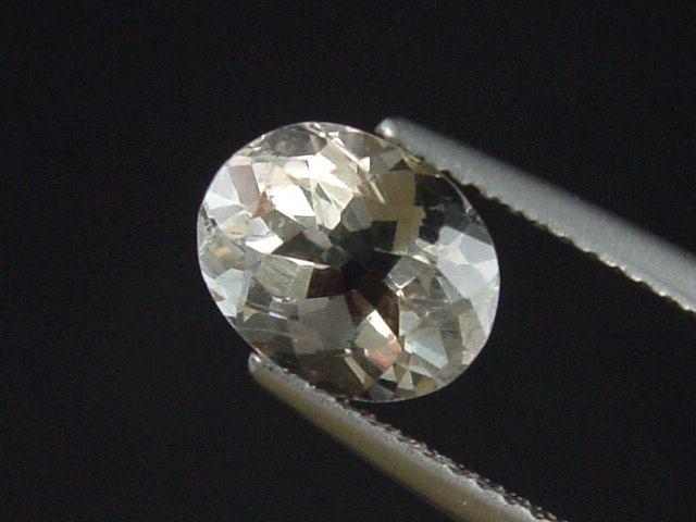 Fluorit 2,45 Ct. beige Oval - Minas Gerais, Brasilien