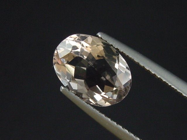 Fluorite 3,45 Ct. cream color oval - Minas Gerais, Brazil