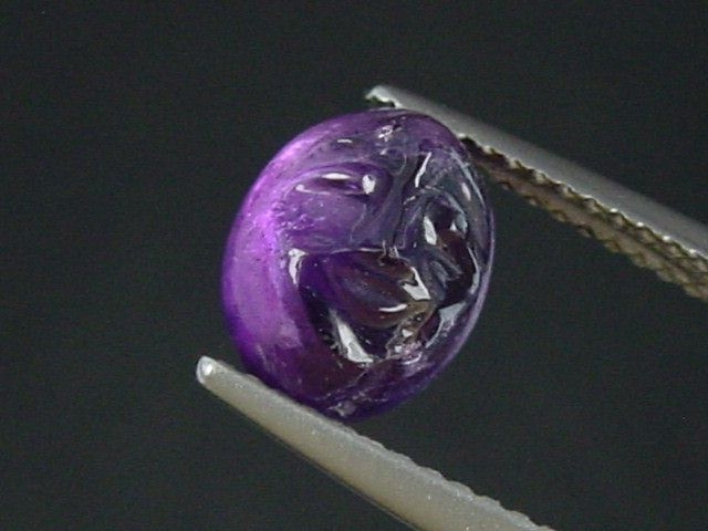 Amethyst Intaglio 2,35 Ct. Mann im Mond 9 x 7 mm Oval