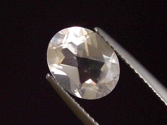 Rosenquarz 2,63 Ct. hellrosa 10 x 8 mm Oval