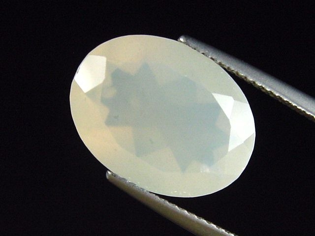 Facet cut Moonstone 7,63 Ct. oval