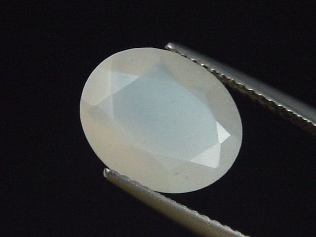 Facettierter Mondstein 3,72 Ct. Oval 12 x 10 mm