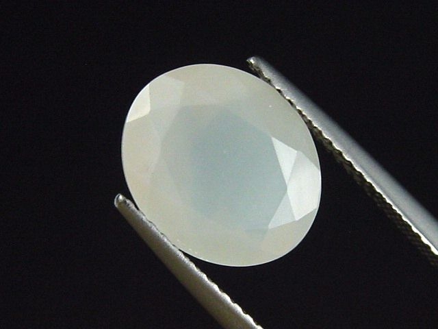 Facettierter Mondstein 3,71 Ct. Oval 12 x 10 mm