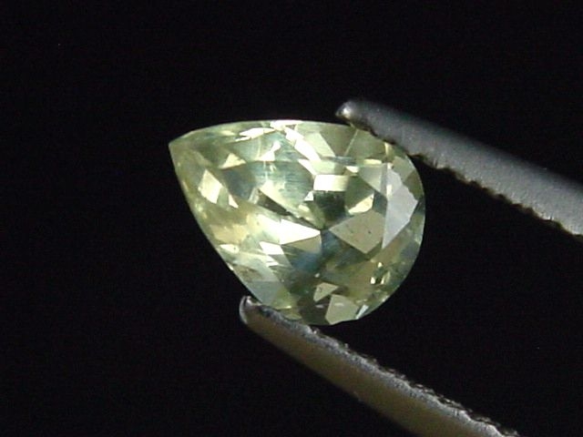 Chrysoberyl 1,03 Ct. pear Minas Gerais, Brazil