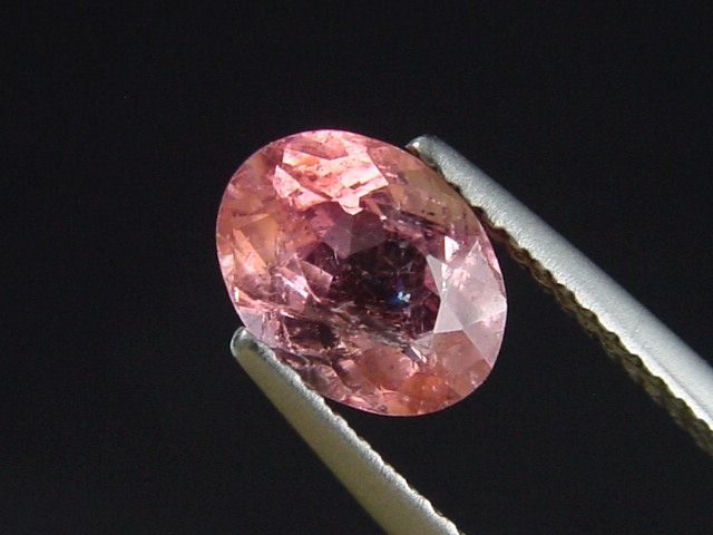 Turmalin rosa 1,36 Ct. Oval 8 x 6 mm Brasilien