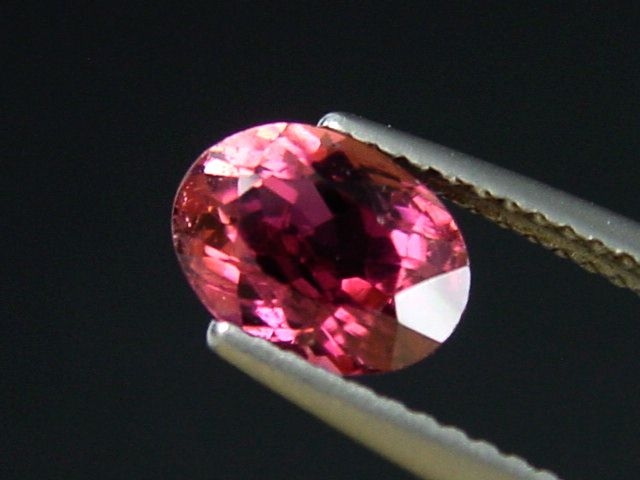 Rubellite / red Tourmaline 1,25 Ct. oval Brazil