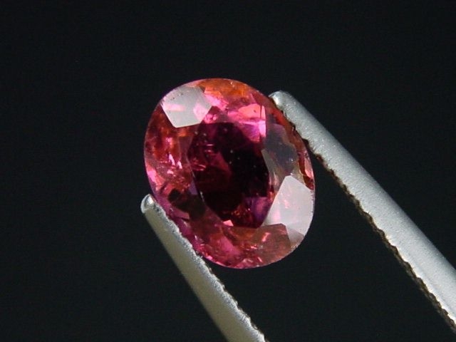 Rubellit / roter Turmalin 1,23 Ct. Oval 8 x 6 mm Brasilien
